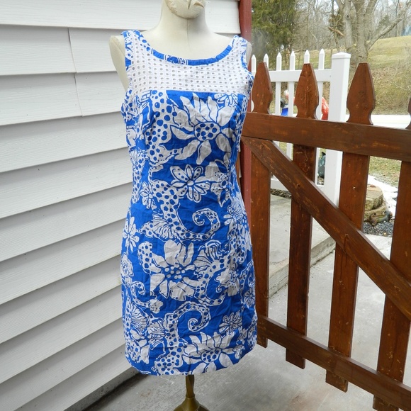 Lilly Pulitzer Dresses & Skirts - Lilly Pulitzer blue & White floral Dress sz4